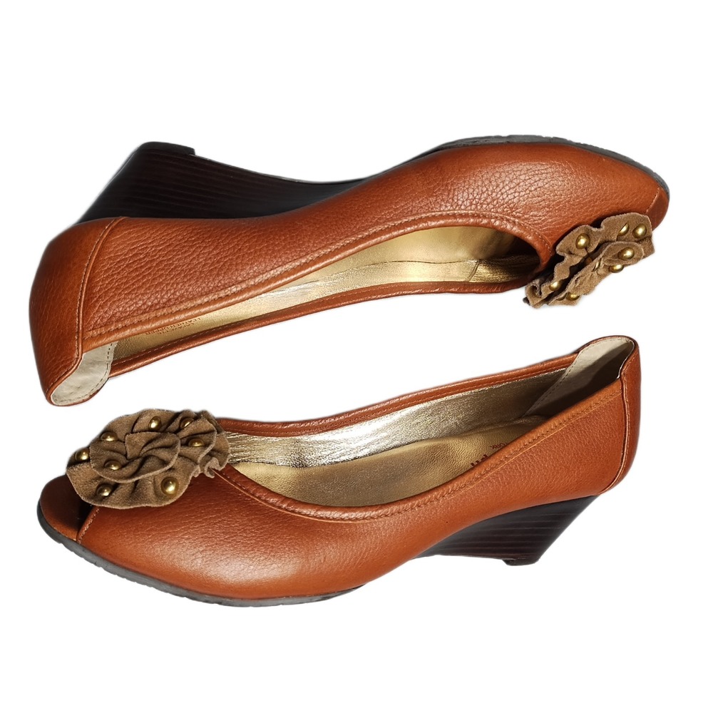 Marc Joseph Lafayette Wedge Pumps Womens 8 Brown Gold Tone Embellishment Slip On